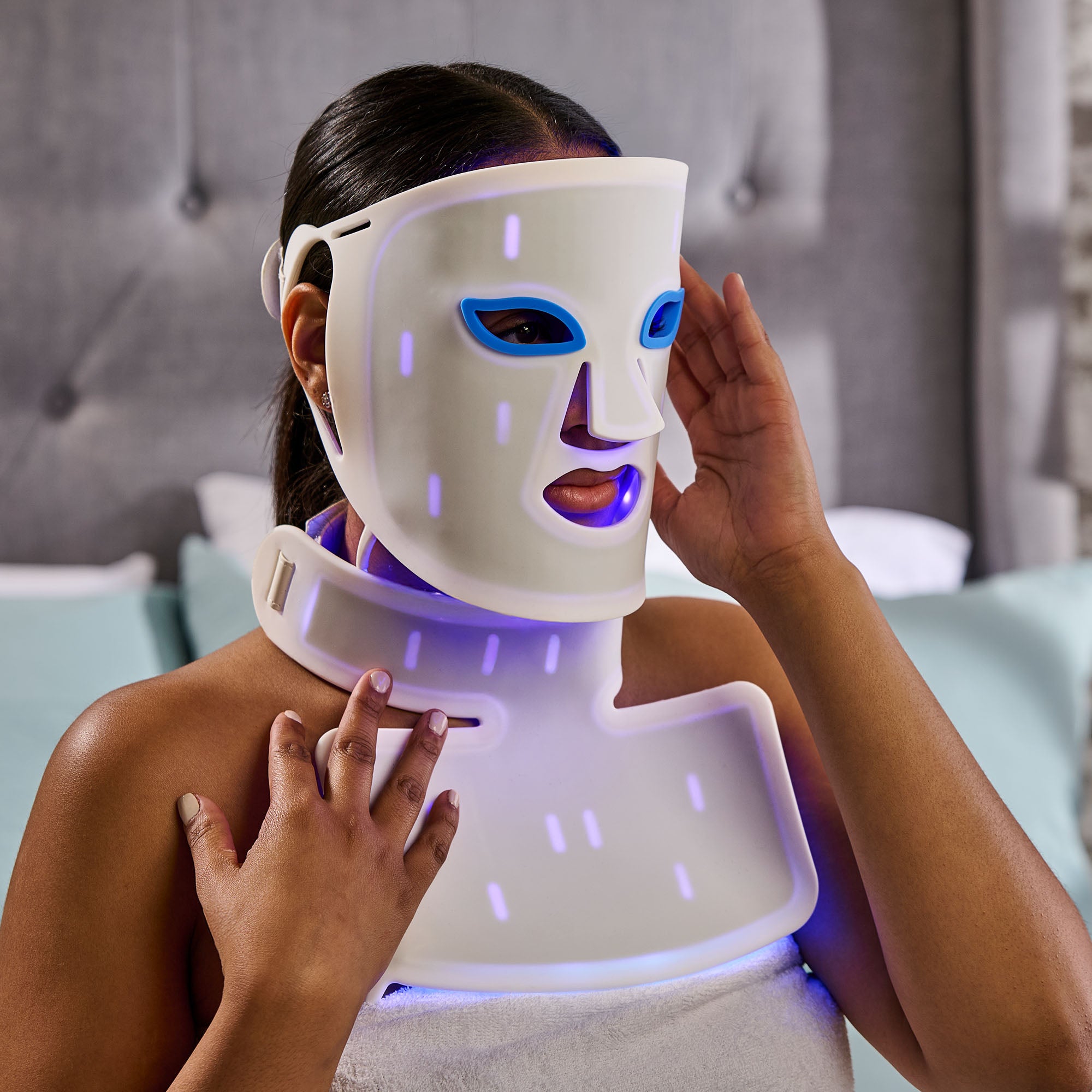 RevitaGlow Pro Light Therapy Mask – Lifepro